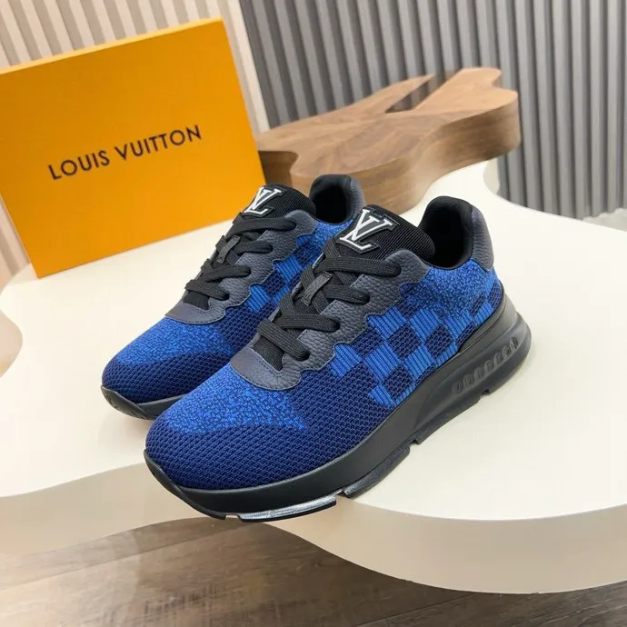💰 640 LV’s latest sneakers! Select high-quality Monogram fly-knit fabric and have a square logo on the upper, highlighting the fashion of the 2025 men's series. The high-end and elegant upper made of absorbent film material collides with the dynamic ultra-light sole for texture, and the Louis Vuitton logo embellishes the back and outsole of the shoe.    SIZE 39-44 (38, 45 customized)